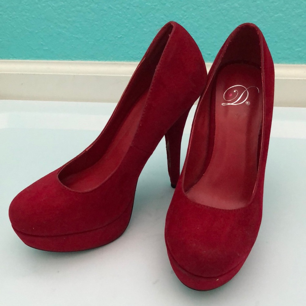Red heels - Picture 3 of 4